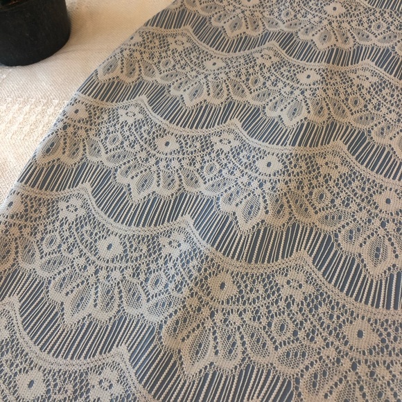 Beautiful lace skirt - Picture 7 of 7